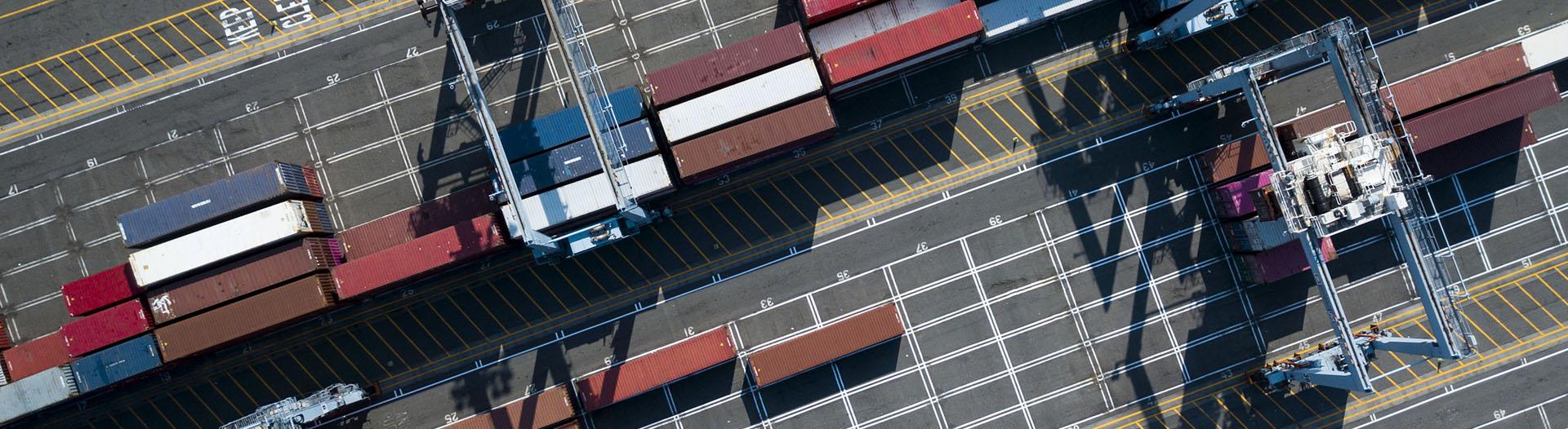 RTGs moving containers at Husky Terminal