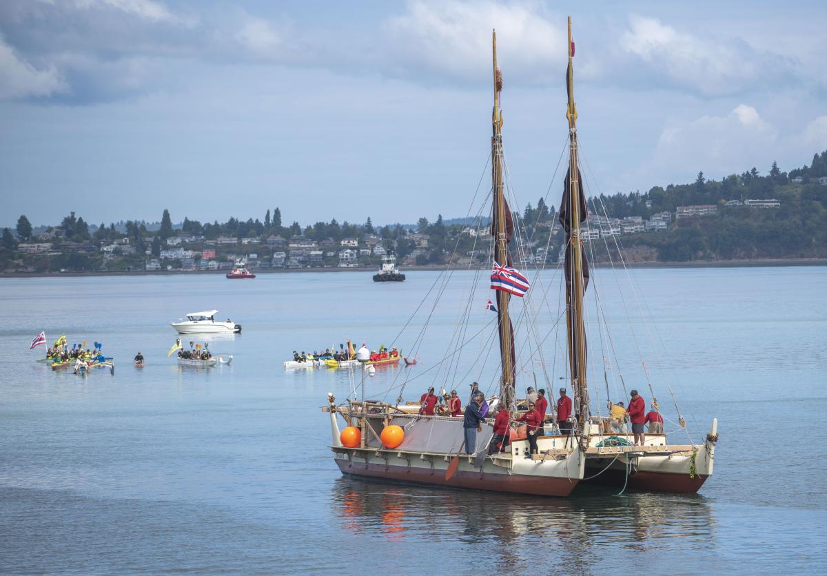 The traditional Polynesian voyaging canoe Hōkūleʻa arrives in Tacoma.